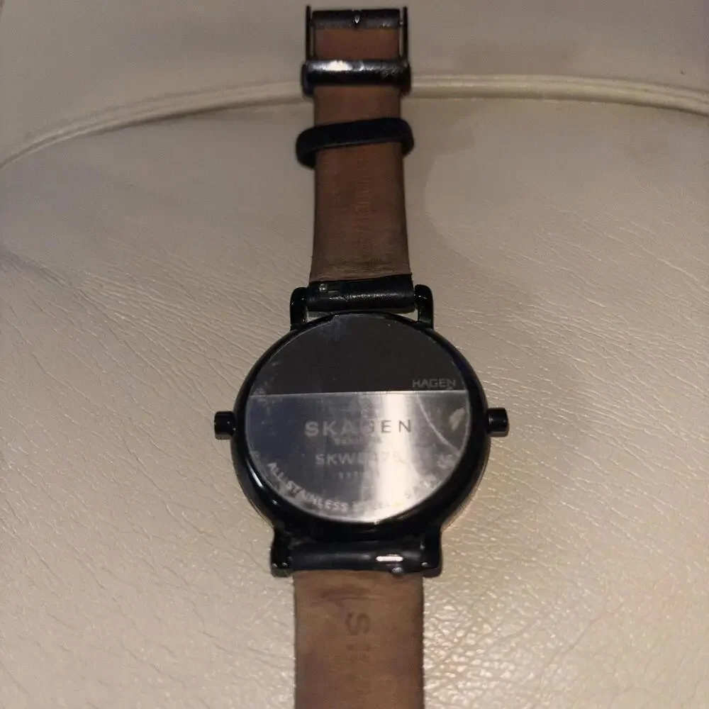 Skagen Dual Time Display. Black With Copper Bezel And Original Leather Strap - Picture 6 of 10
